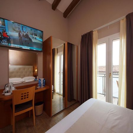 Hotel Clarin 14 By Dori Peschiera del Garda Eksteriør bilde