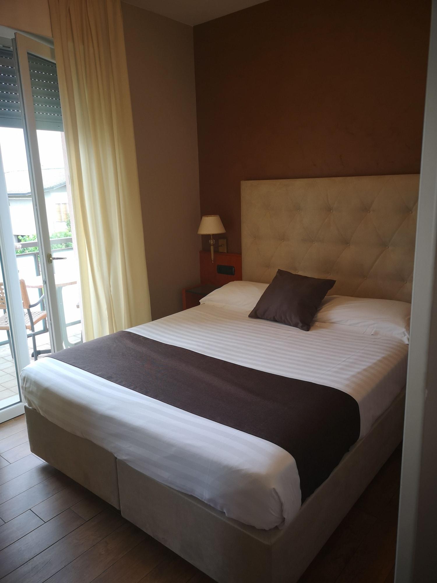 Hotel Clarin 14 By Dori Peschiera del Garda Eksteriør bilde